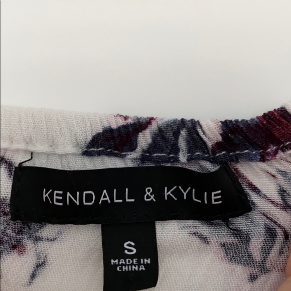 KENDALL AND KYLIE floral romper! - Picture 5 of 5